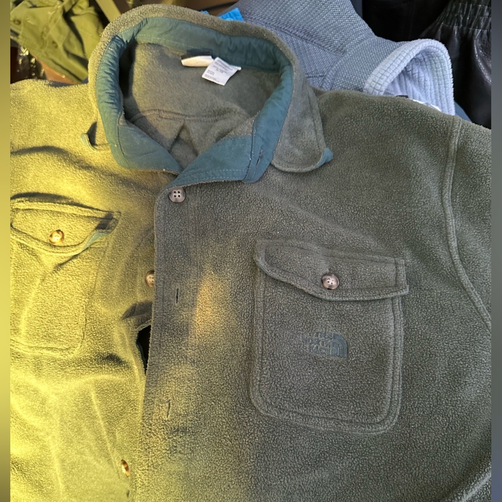 2 TNF Shirts for $20! Men's XL Pullover and Fleece Shirt Jkt. Like New